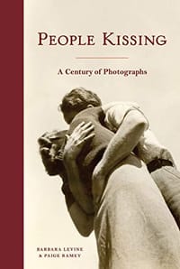 书籍 People Kissing: A Century of Photographs的封面