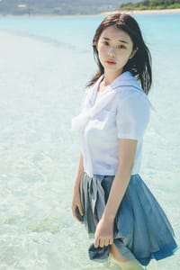 菊地姬奈写真集「moment」 - 菊地姬奈, 東京祐